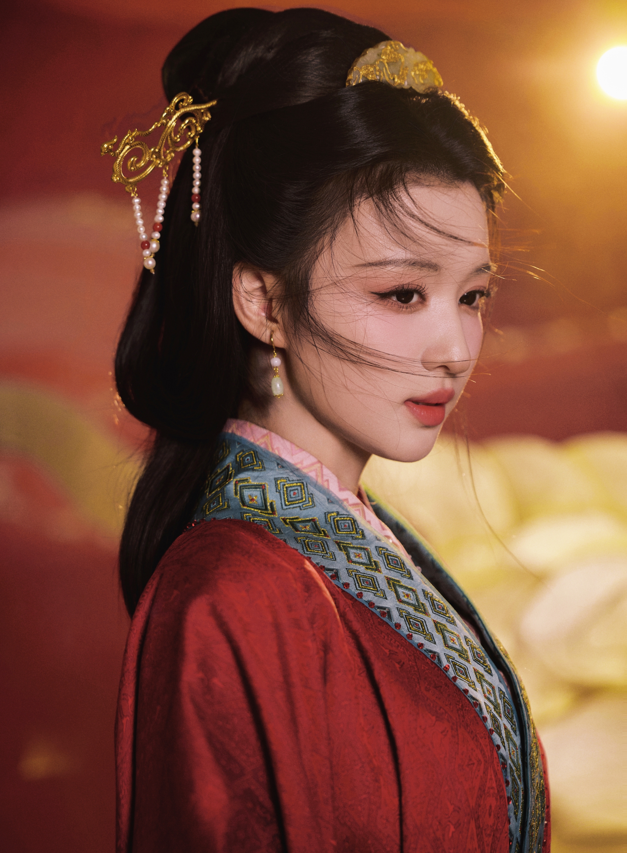 Mỹ nhân đẹp nhất đêm hội giao thừa 2026: Nhan sắc như bức tranh giang sơn gấm vóc, bảo sao ai gặp cũng yêu- Ảnh 1.