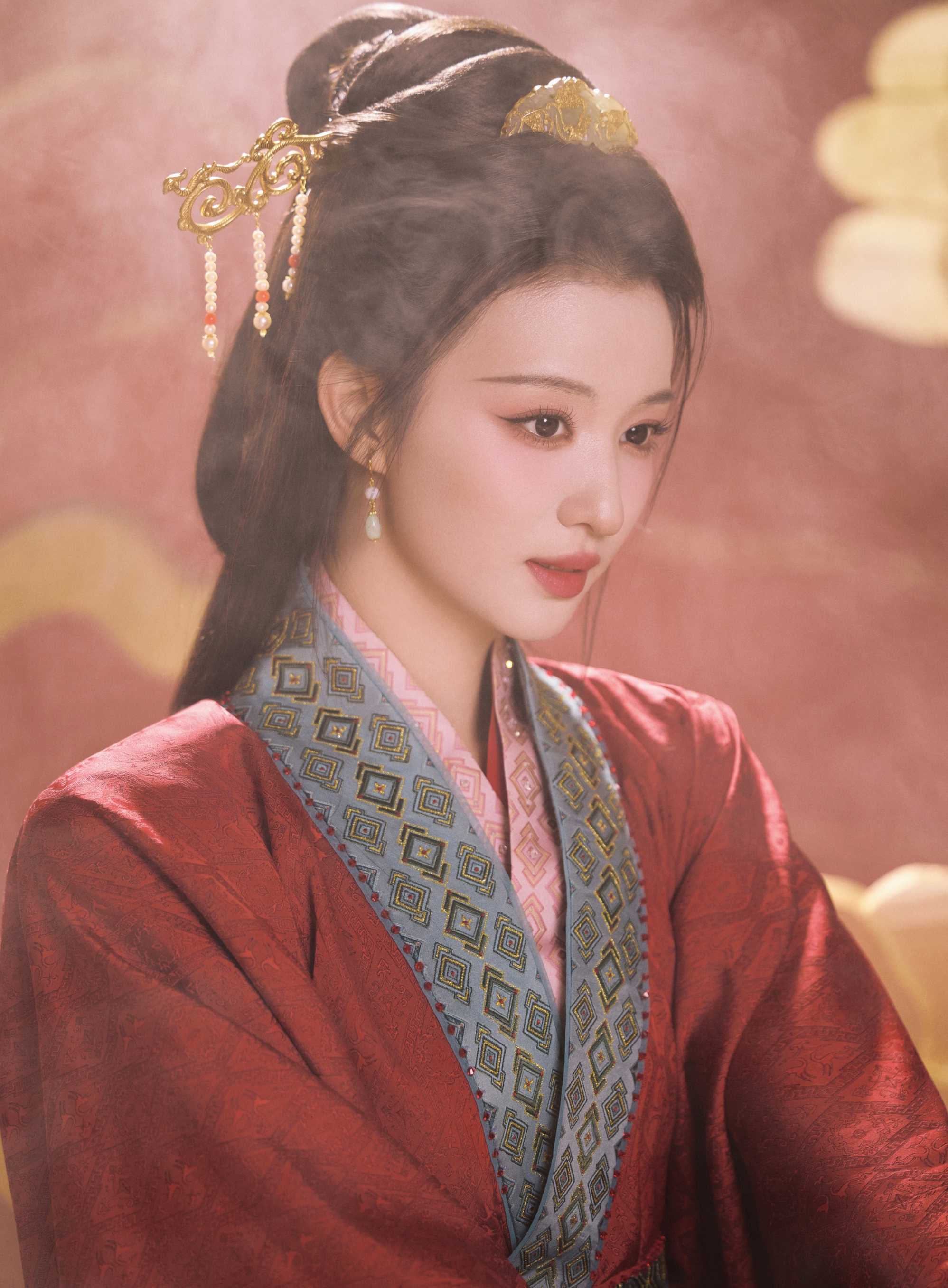 Mỹ nhân đẹp nhất đêm hội giao thừa 2026: Nhan sắc như bức tranh giang sơn gấm vóc, bảo sao ai gặp cũng yêu- Ảnh 4.