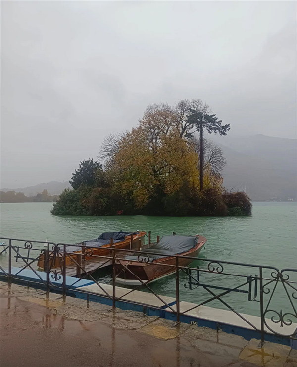 Bộ ảnh đi chơi Paris của ông chú trung niên viral toàn cầu: Cả năm marketing của du lịch Pháp “thua đau” dưới 1 chiếc điện thoại- Ảnh 8.