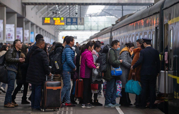 Cảnh tượng ngay lúc này ở ga tàu điện: Nhiều người không tin vào mắt mình- Ảnh 4.