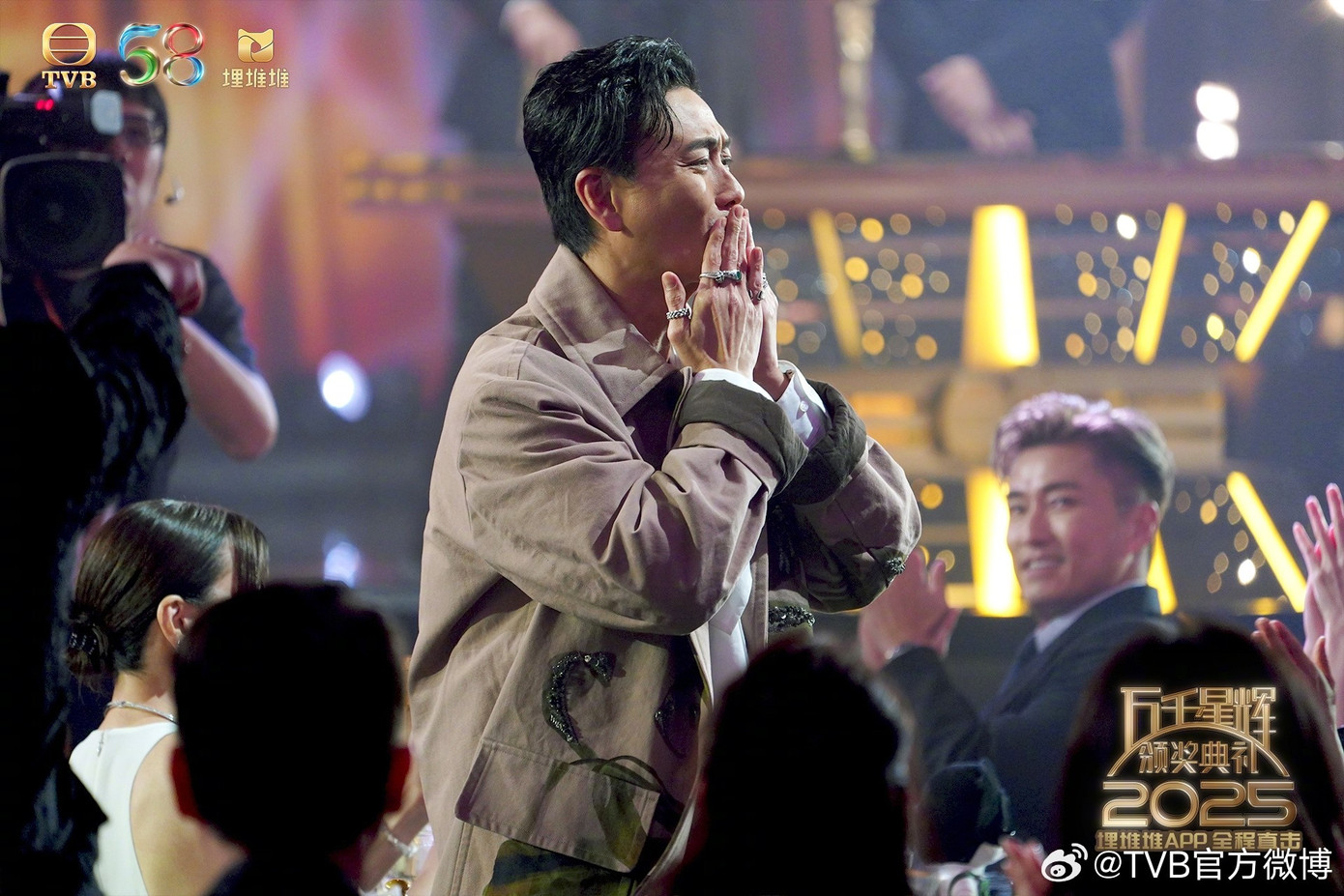 Huỳnh Tông Trạch khóc nức nở- Ảnh 1.