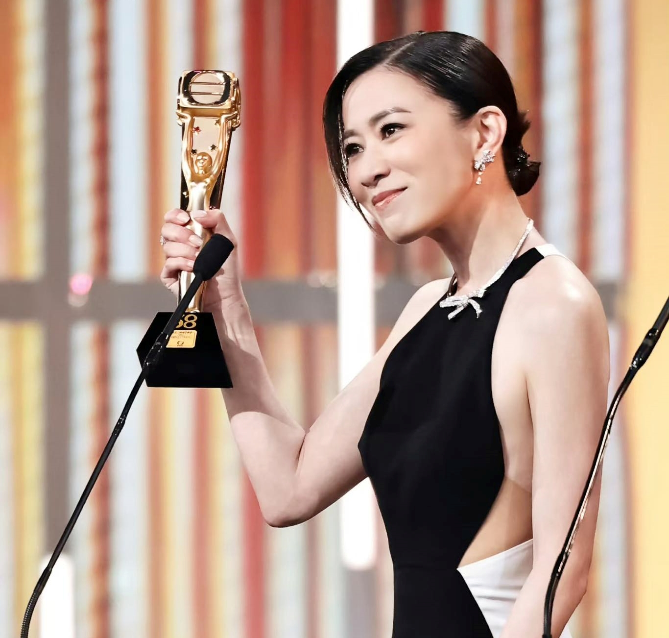 Xuất hiện phim Hoa ngữ lập công vực dậy cả nhà đài, nữ chính còn đạt kỷ lục 59 năm mới có 1 lần mới oách- Ảnh 3.