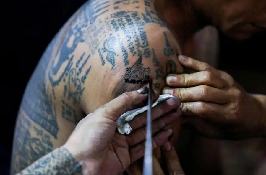 Các nhà chức trách Thái Lan đã phải cảnh báo về ranh giới giữa niềm tin và sự an toàn. Ảnh minh họa: Reuters.