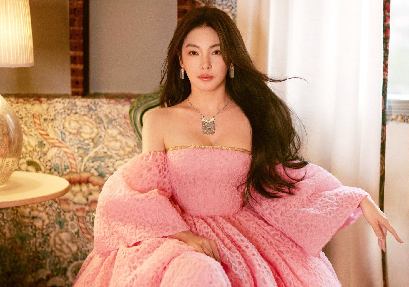 Trương Vũ Kỳ được Châu Tinh Trì nâng đỡ. Cô dựa vào danh xưng