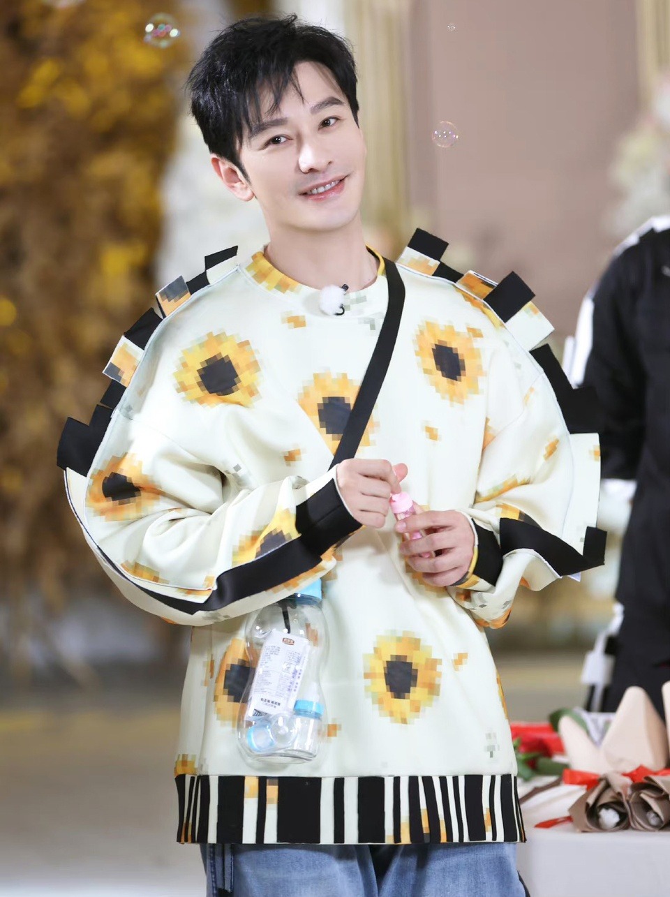 Bóc chiêu thức tán tỉnh hot girl và 3 yêu cầu gây sốc của Huỳnh Hiểu Minh khi hẹn hò- Ảnh 1.