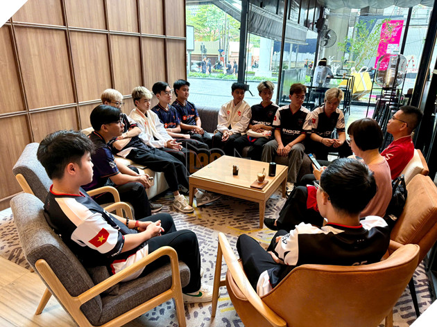 2025 PMGC: VIRESA Dong Vien Tinh Than Hai Dai Dien PUBG Mobile Viet Nam Truoc Them Vong Chung Ket 2025 PMGC: VIRESA Động Viên Tinh Thần Hai Đại Diện PUBG Mobile Việt Nam Trước Thềm Vòng Chung Kết