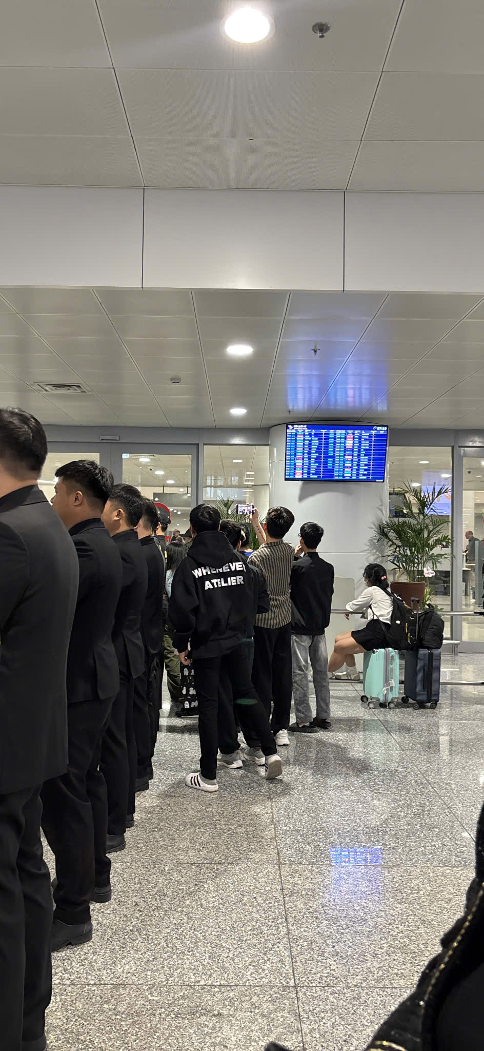 T1 chính thức đổ bộ Việt Nam: Faker gây sốt với khoảnh khắc siêu đáng yêu- Ảnh 3.