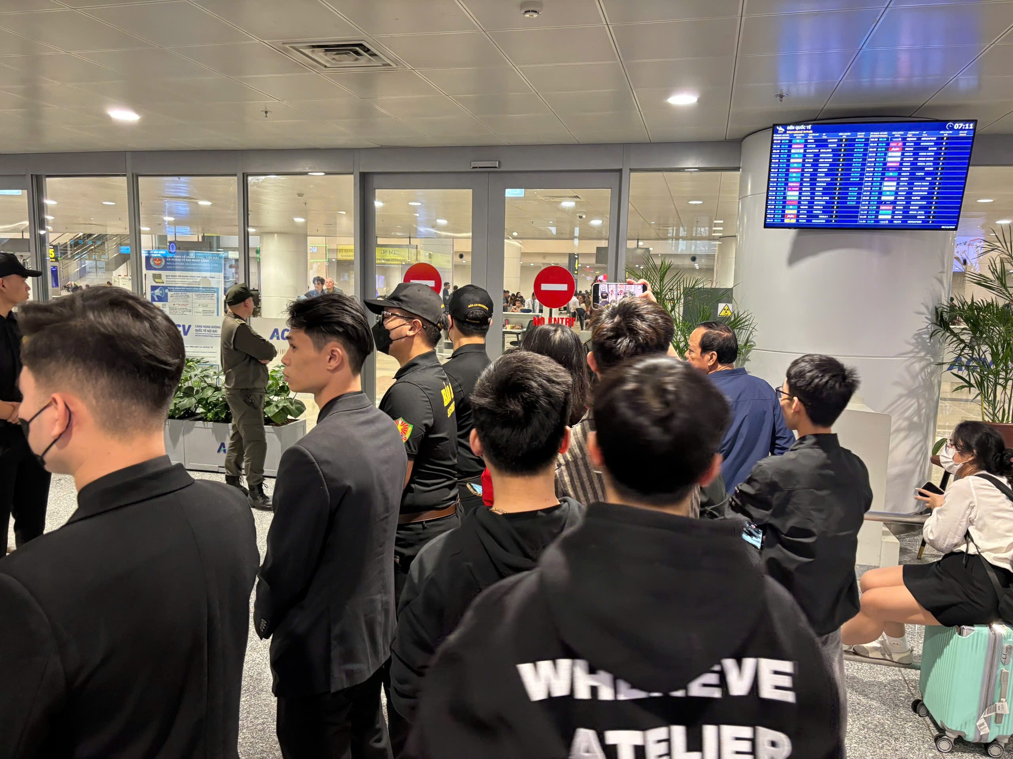 T1 chính thức đổ bộ Việt Nam: Faker gây sốt với khoảnh khắc siêu đáng yêu- Ảnh 2.