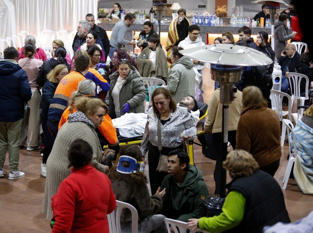 Thảm họa 2 tàu cao tốc đâm nhau tại Tây Ban Nha: Số người tử vong tiếp tục tăng cao- Ảnh 3.