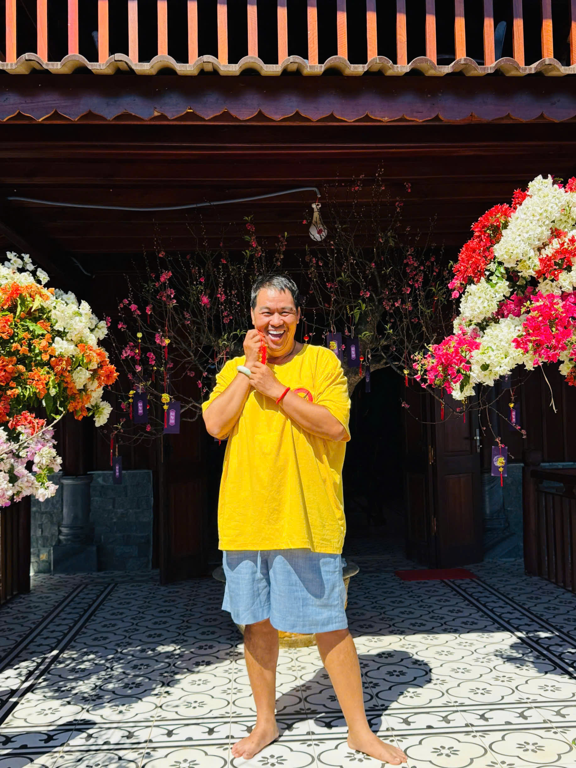 Nam nghệ sĩ đón Tết ở cơ ngơi 10.000 m2, đẹp như khu nghỉ dưỡng, hoa phủ kín nhà- Ảnh 6.