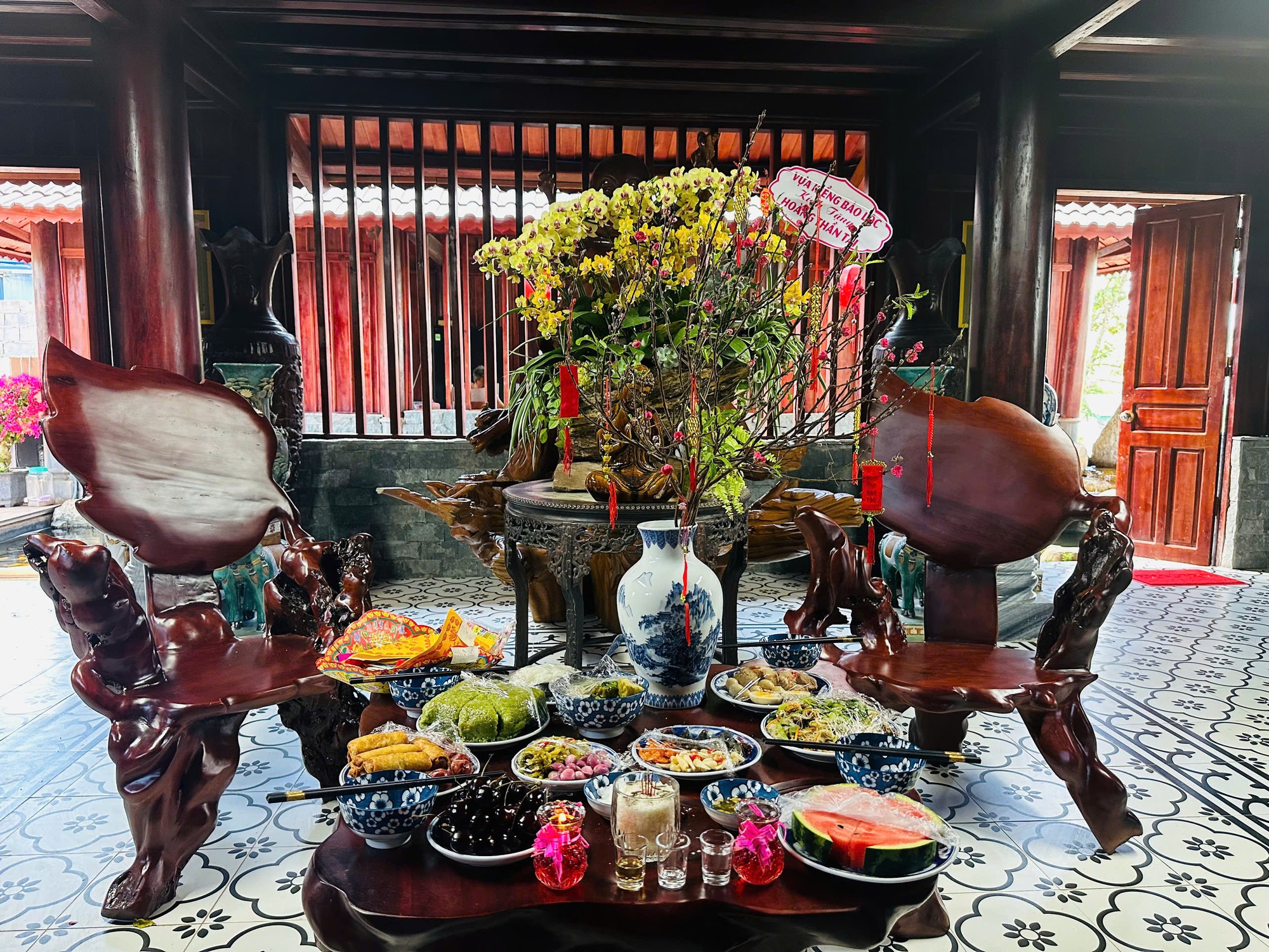 Nam nghệ sĩ đón Tết ở cơ ngơi 10.000 m2, đẹp như khu nghỉ dưỡng, hoa phủ kín nhà- Ảnh 8.