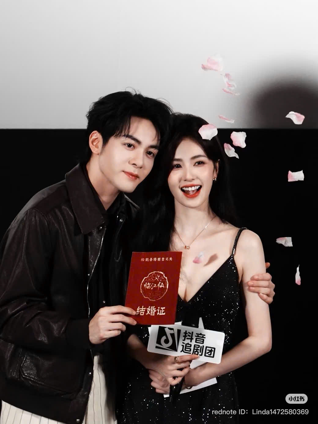 Bắt gặp cặp diễn viên hot nhất năm 2025