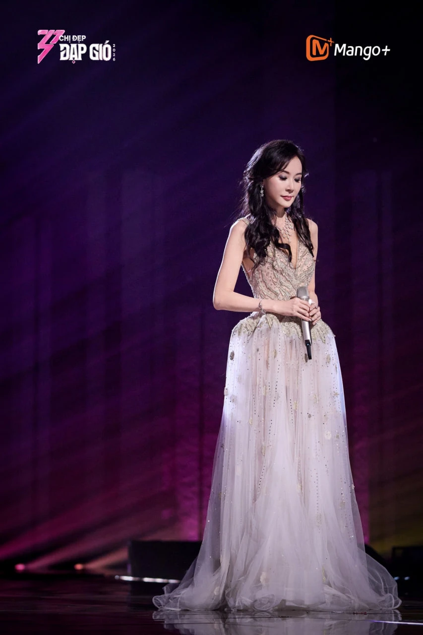 “Đệ nhất mỹ nhân showbiz” từng đánh bại Trang Pháp: Giọng ngọt gợi nhớ cả thanh xuân