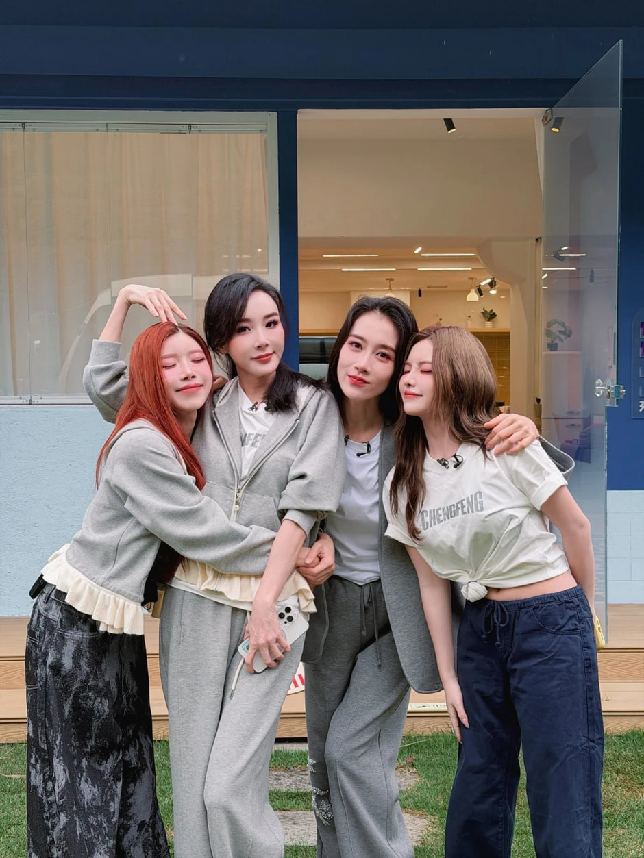 “Đệ nhất mỹ nhân showbiz” từng đánh bại Trang Pháp: Giọng ngọt gợi nhớ cả thanh xuân