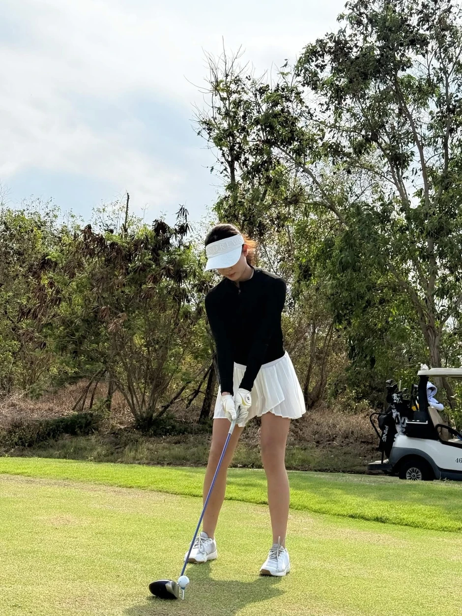 "Bỏ rơi" vợt Pickleball, Nàng Kim đổi "vibe", tuyên bố chi 200 triệu để checkin sân golf