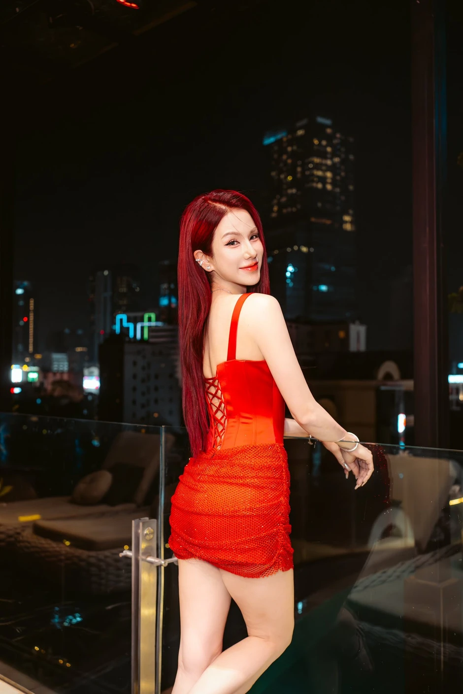 "Bỏng mắt" với vóc dáng U40 đỉnh cao của ca sĩ Diệp Lâm Anh