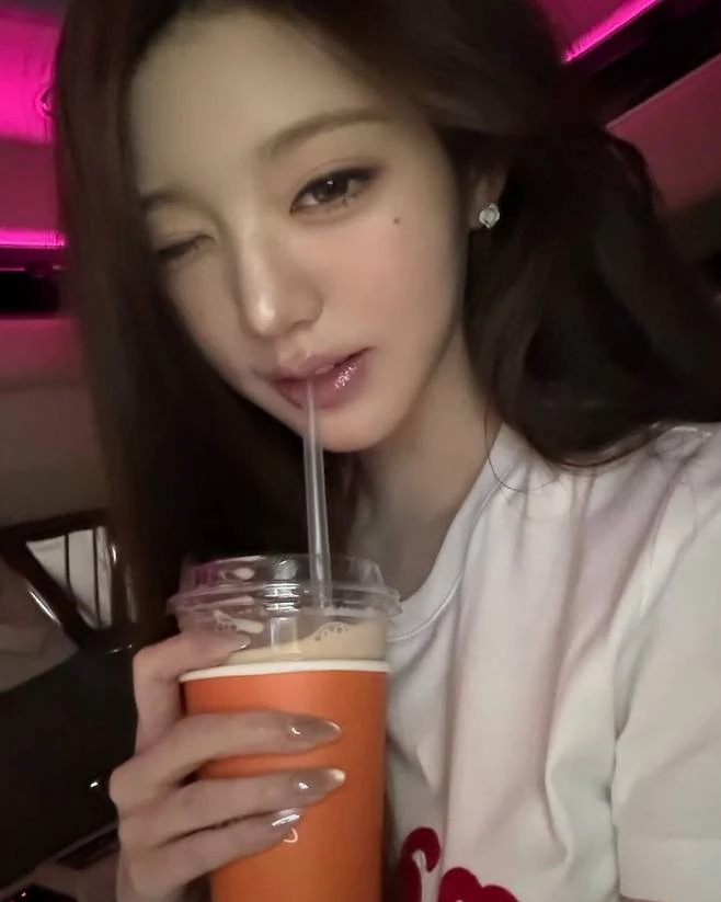 "Búp bê sống" Jang Won Young tung ảnh phòng gym gây bão MXH