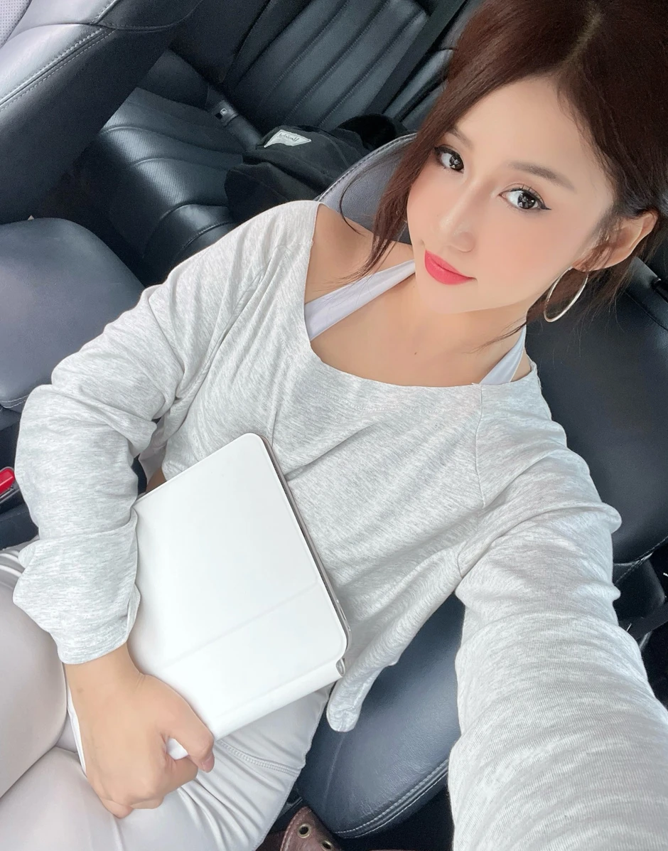 "Comeback" với bộ ảnh mới, Như Lê khiến người xem "rụng rời" với nhan sắc thăng hạng