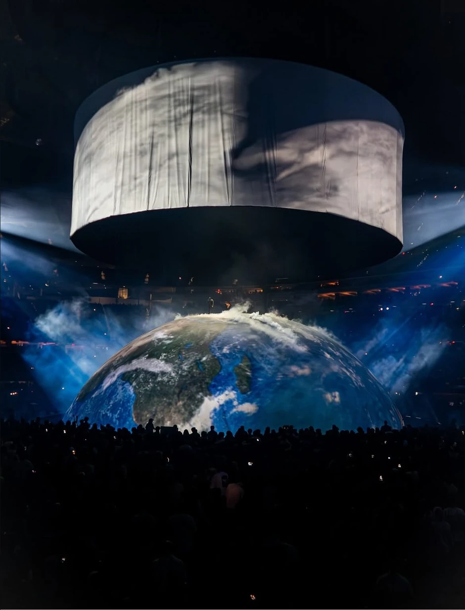 "Gã tồi tuyệt vời" của showbiz bị ghét đến mức bay màu 53 nghìn tỷ mà không bận tâm "Gã tồi tuyệt vời" của showbiz bị ghét đến mức bay màu 53 nghìn tỷ mà không bận tâm