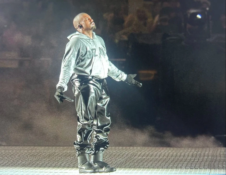 "Gã tồi tuyệt vời" của showbiz bị ghét đến mức bay màu 53 nghìn tỷ mà không bận tâm "Gã tồi tuyệt vời" của showbiz bị ghét đến mức bay màu 53 nghìn tỷ mà không bận tâm