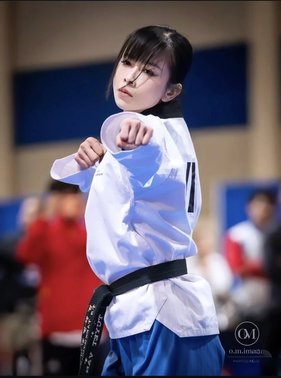 "Hoa khôi Taekwondo" tung ảnh bikini quyến rũ, khác xa vẻ mạnh mẽ trên sàn đấu
