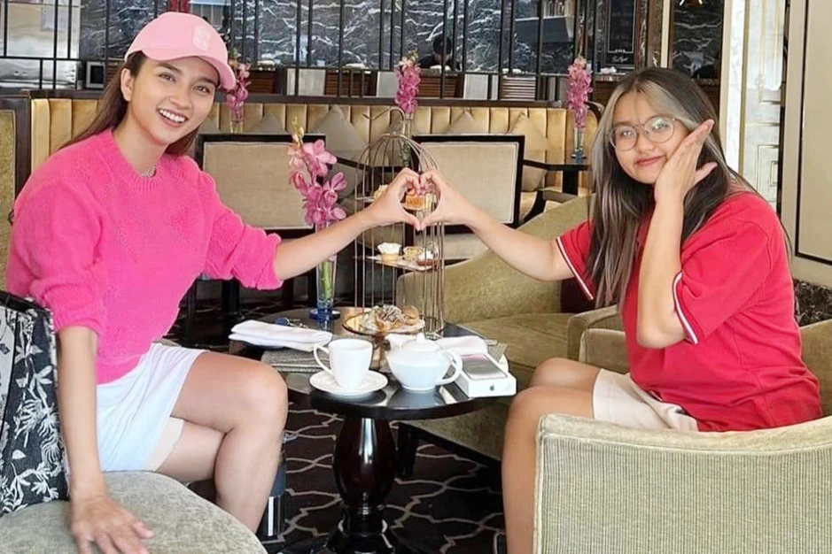 "Mỹ nhân thế kỷ 21": Làm mẹ đơn thân gần 2 thập kỷ, 39 tuổi có con gái ruột 19 tuổi