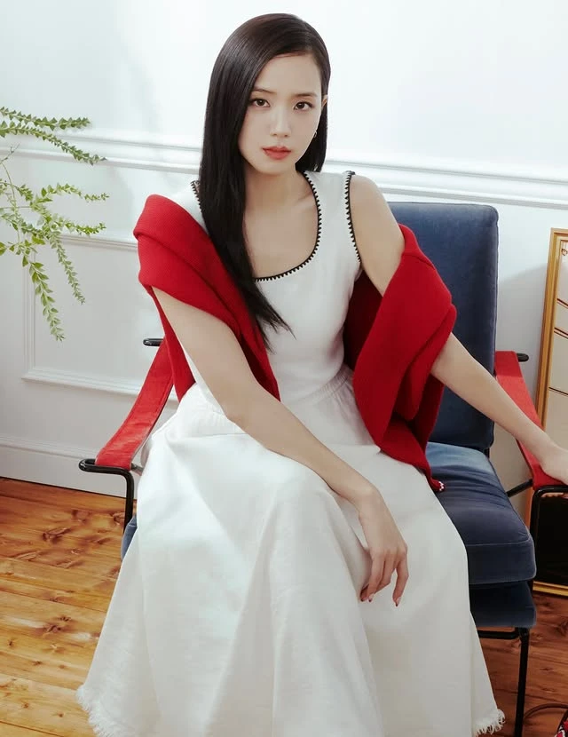 "Phú bà" Jisoo (BLACKPINK) tậu nhà 132 tỷ đồng ở Mỹ?