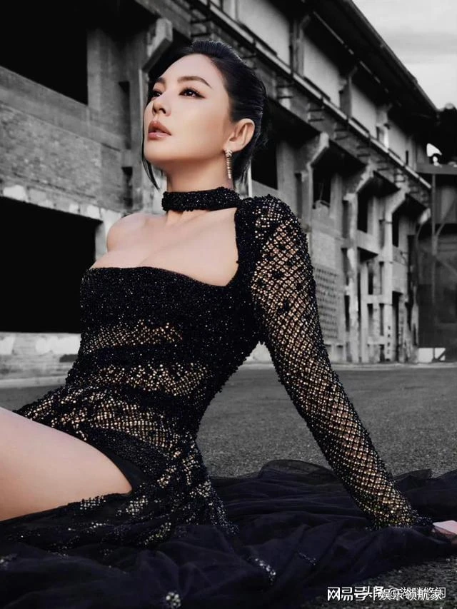 "Song Hye Kyo bản Trung" từng tuyên bố "2,7 triệu không mua nổi đôi tất", nay chửi thẳng mặt 10.000 khán giả "Song Hye Kyo bản Trung" từng tuyên bố "2,7 triệu không mua nổi đôi tất", nay chửi thẳng mặt 10.000 khán giả