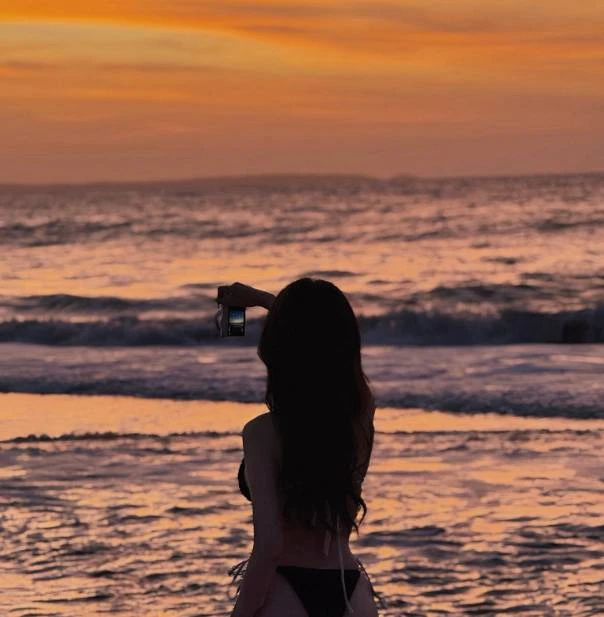 "Thánh nữ Ghiền Mì Gõ" khoe khéo vóc dáng chuẩn người mẫu, nhan sắc ngày càng thăng hạng