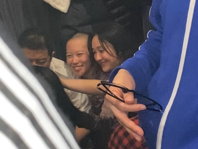 "Tóm dính" 1 Chị Đẹp 9X và con gái Diva hàng đầu showbiz hẹn hò, tình cảm đến mức ăn chung 1 tô phở!