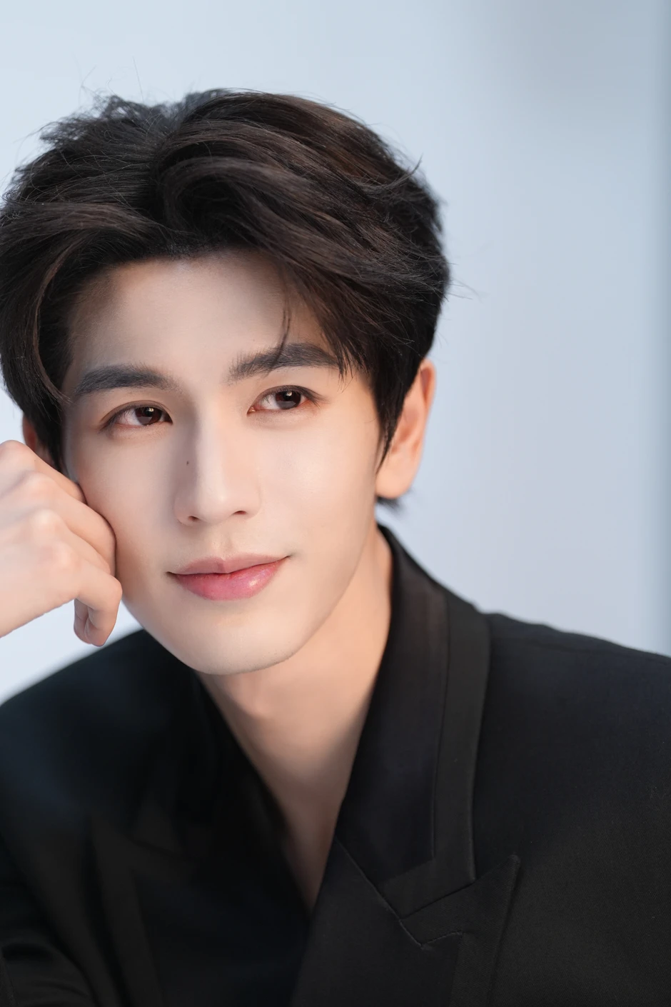 "Tướng quân kem nền" Trương Lăng Hách gặp thêm biến căng, phen này hết đường cứu vãn "Tướng quân kem nền" Trương Lăng Hách gặp thêm biến căng, phen này hết đường cứu vãn