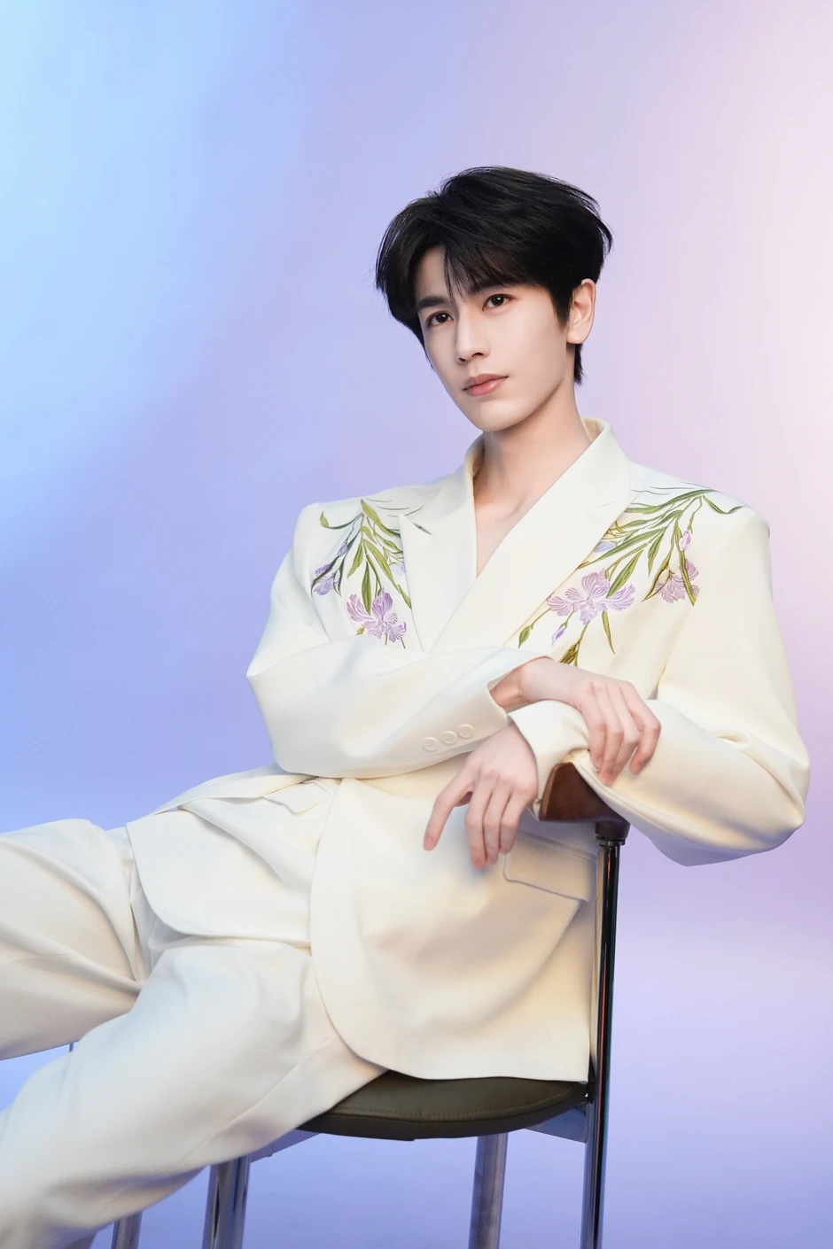 "Tướng quân kem nền" Trương Lăng Hách gặp thêm biến căng, phen này hết đường cứu vãn "Tướng quân kem nền" Trương Lăng Hách gặp thêm biến căng, phen này hết đường cứu vãn