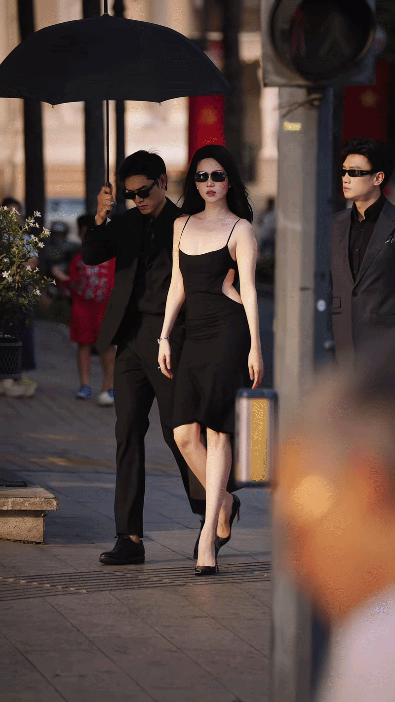 "Vạn vật đều thua khi Ngọc Trinh xuống phố"