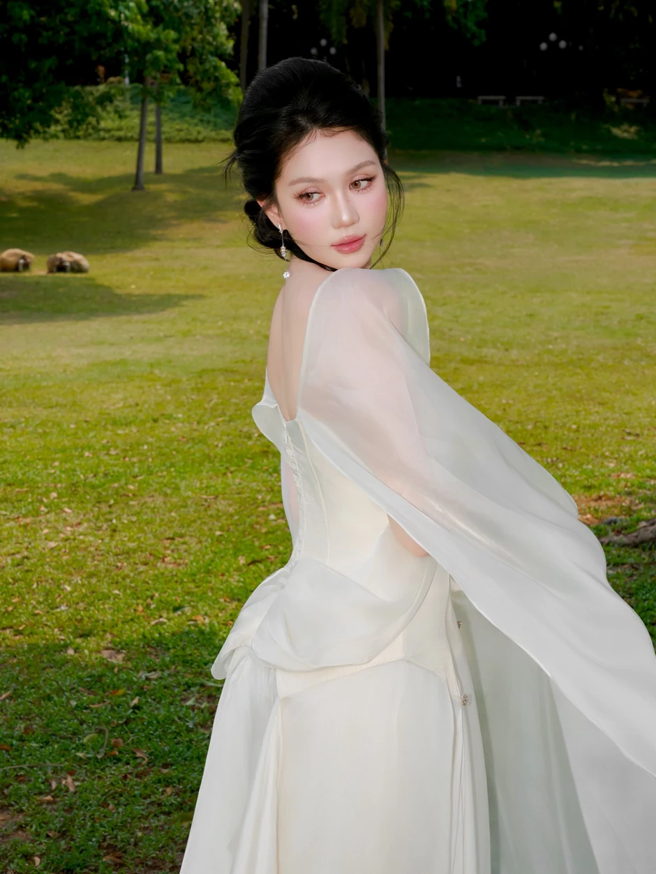 "Vạn vật đều thua khi Ngọc Trinh xuống phố"