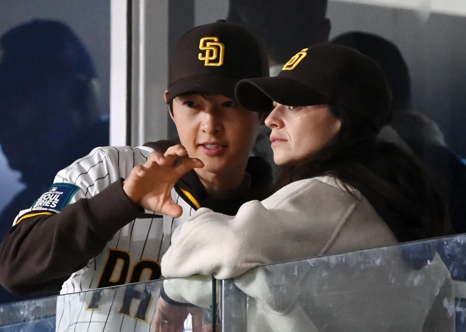 1,6 triệu người xem Song Joong Ki làm ông bố mẫu mực nhất showbiz