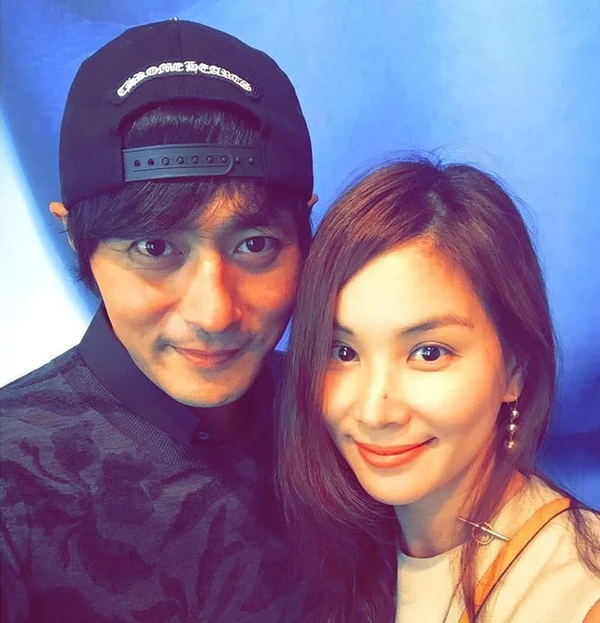 1 sao nam bị lộ 700 tin nhắn thác loạn rúng động showbiz, vợ mỹ nhân vội đưa con chạy sang Mỹ "lánh bão"