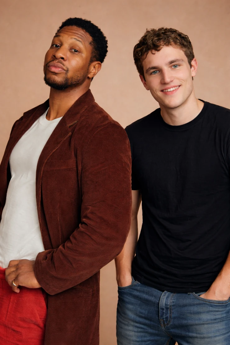 2 nam diễn viên rơi khỏi cửa kính khi thực hiện cảnh quay nguy hiểm