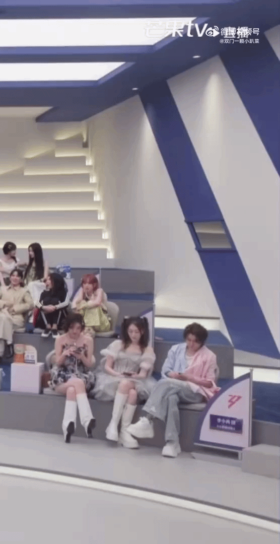 3 người khiến Trang Pháp chịu cảnh bất công: Hát dở tới mức netizen yêu cầu tắt mic 3 người khiến Trang Pháp chịu cảnh bất công: Hát dở tới mức netizen yêu cầu tắt mic