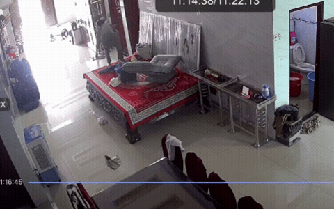 43 triệu người "nín thở" vì 1 chuyện diễn ra trong nhà Lê Dương Bảo Lâm, hàng xóm phải kéo đến xem hiện trường