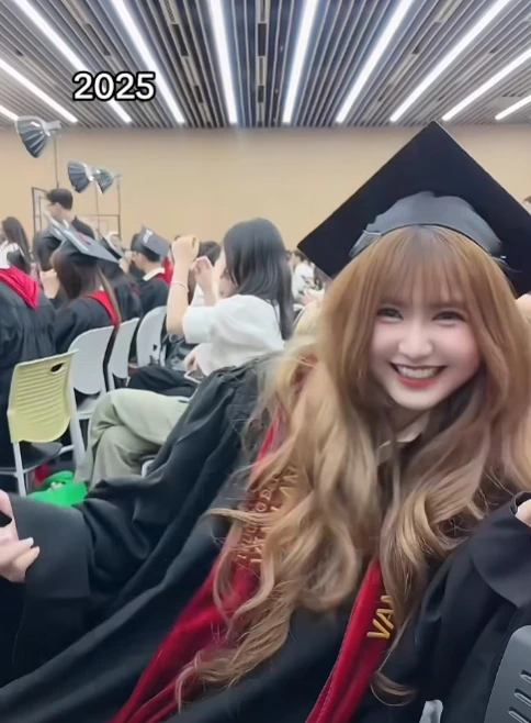 5 năm 1 hành trình, nữ TikToker "triệu follow" ngày càng thăng hạng, vẫn giữ nguyên nụ cười trong trẻo thuở ban đầu khiến anh em "gục ngã"