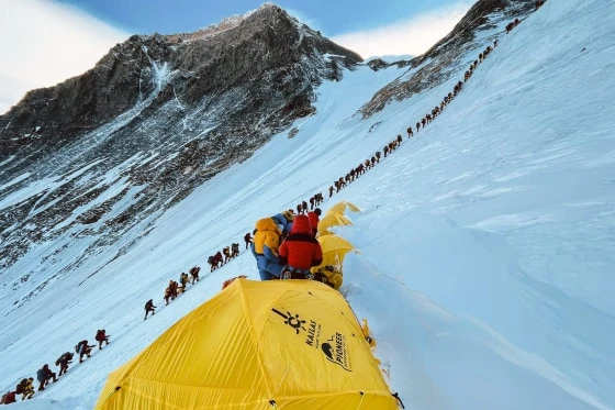 7 câu chuyện ám ảnh phía sau các “cột mốc thi thể” trên đỉnh Everest