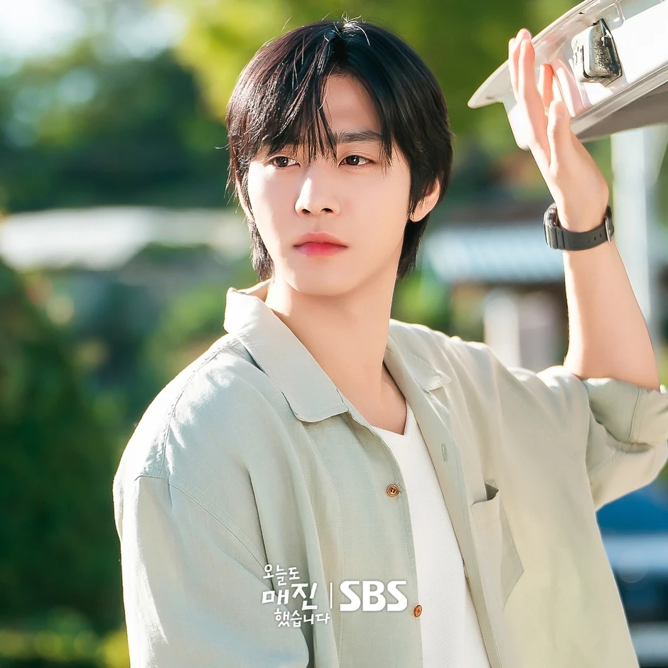 Ahn Hyo Seop hóa anh nông dân mặt đẹp như điêu khắc