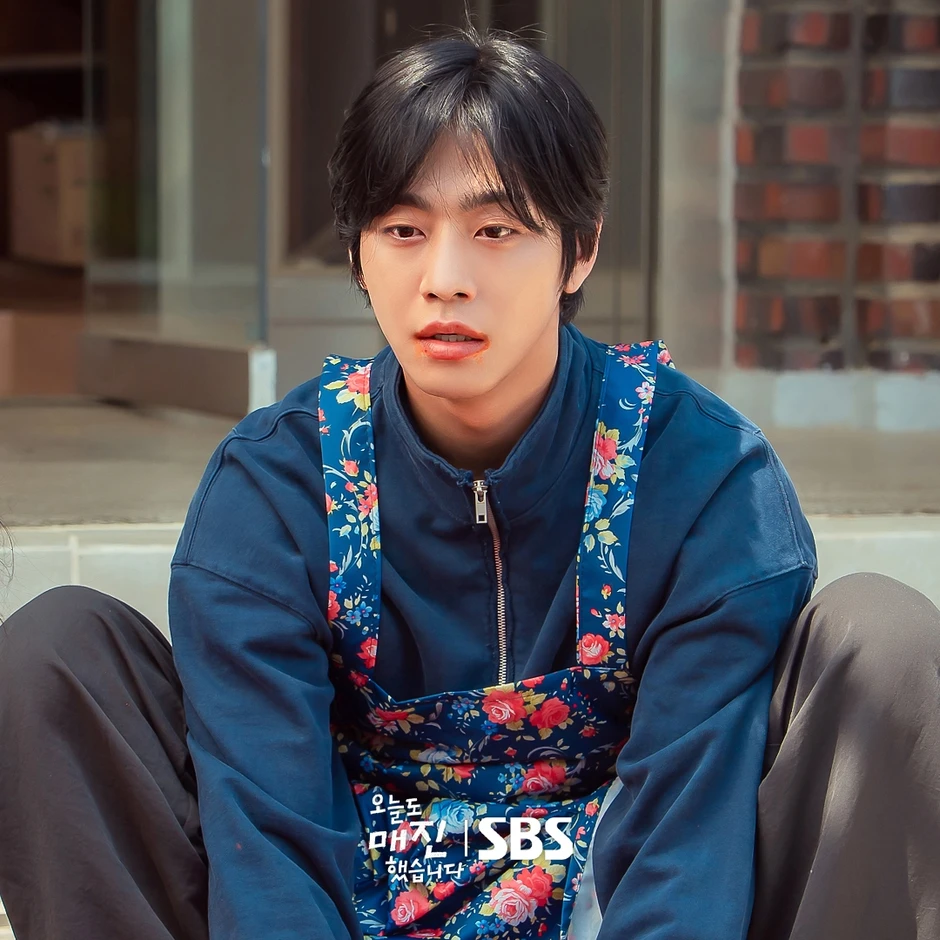 Ahn Hyo Seop hóa anh nông dân mặt đẹp như điêu khắc