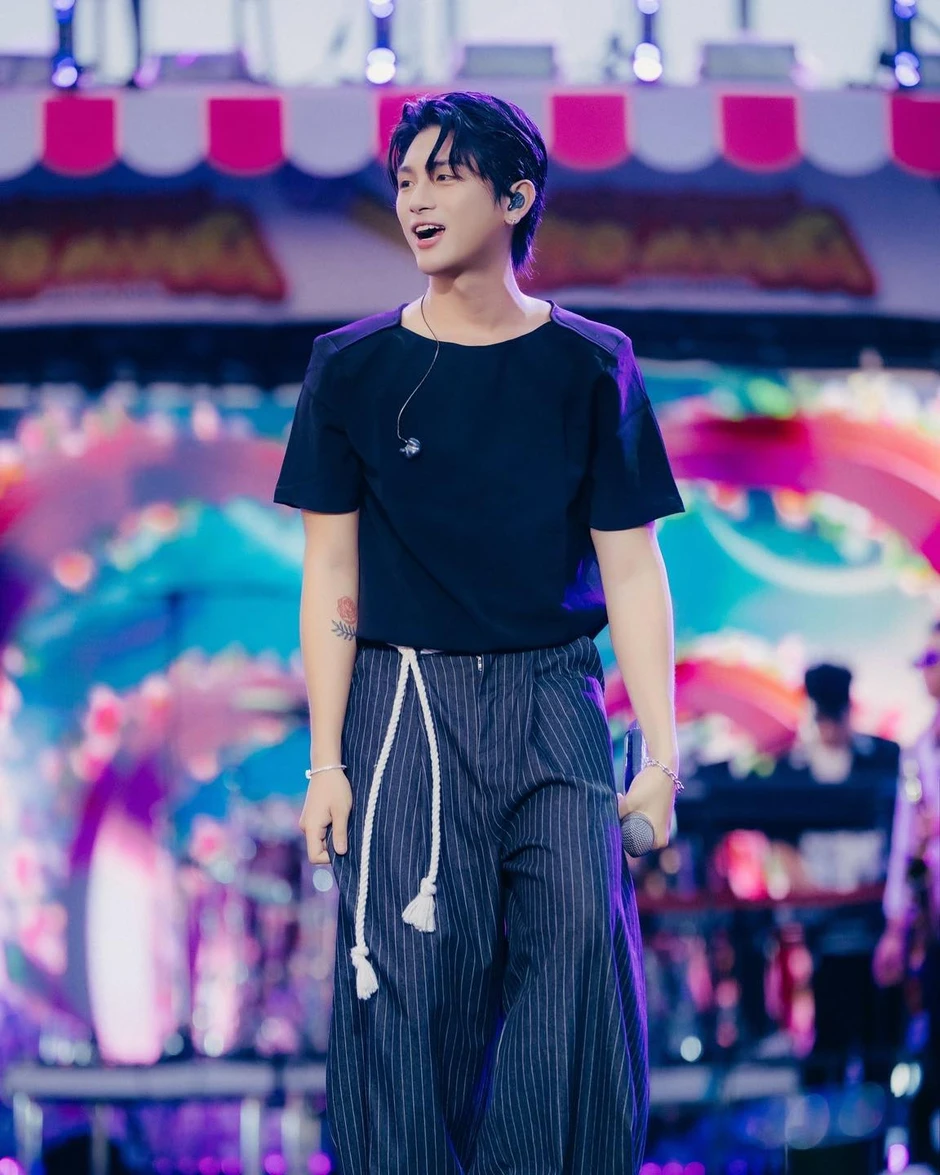 Album hot nhất Việt Nam hiện tại: GREY D đánh bại BTS, bao vây HIEUTHUHAI