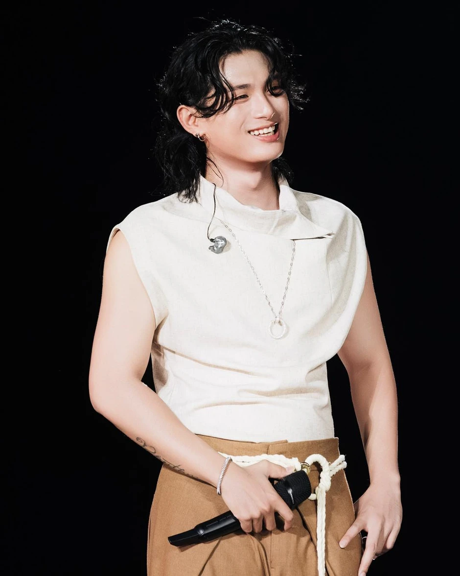 Album hot nhất Việt Nam hiện tại: GREY D đánh bại BTS, bao vây HIEUTHUHAI