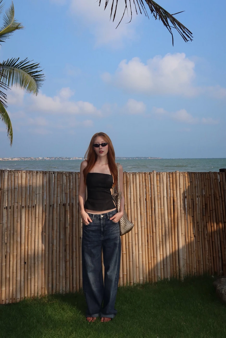 Ầm ĩ trên Threads lúc này: Em gái Trấn Thành đi Phan Thiết cũng bị "ném đá"