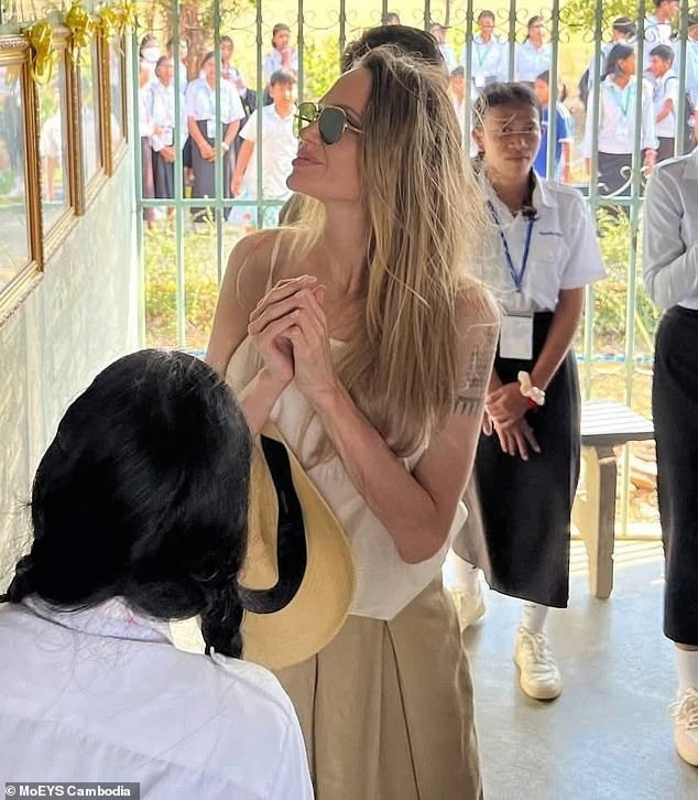 Angelina Jolie ngoại hình khác lạ