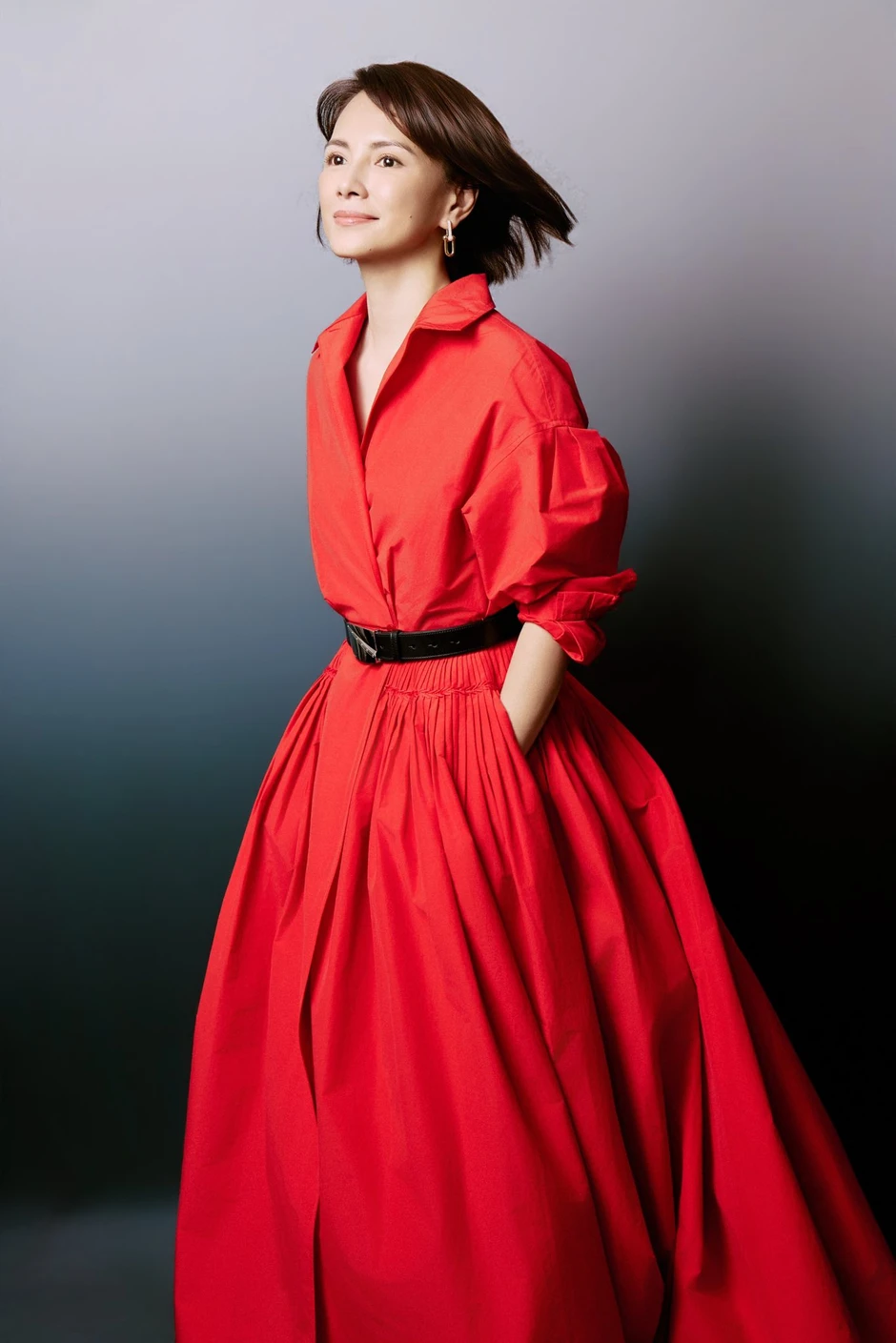 Ảnh hậu vứt bỏ hào quang, nuôi con riêng như con ruột để nhận lại nụ hôn công khai của chồng và "tiểu tam" giữa phố đông