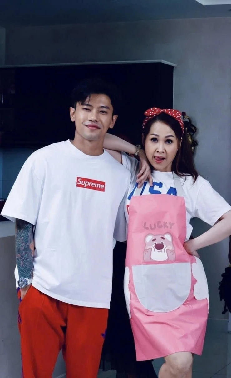 Ảnh sao 1/4: Diệp Bảo Ngọc khoe vườn sân thượng trong biệt thự 100 m2