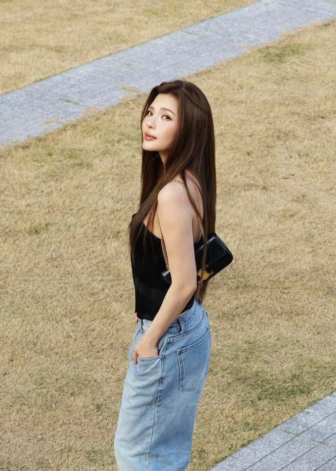 Ảnh sao 10/4: Ái Châu khoe được Huỳnh Đông và con trai cưng chiều hết mực